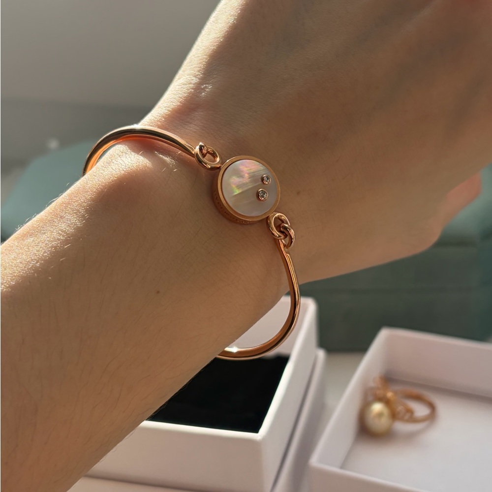 Moving Sale 🌟 Elegant Two Stone Pink Morher of Pearl Bangle - Rose Gold - Picture 3 of 14